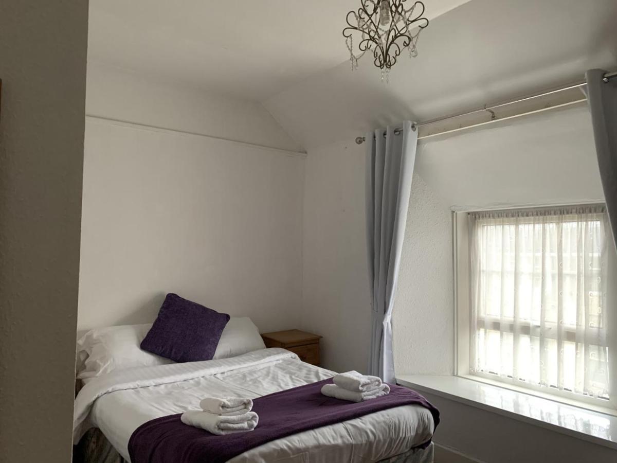 The Castle Hotel 람피터 외부 사진
